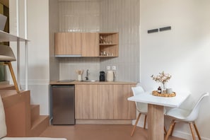 AthenianNest Psyrri Bright City Studio | Private kitchen | Mini-fridge, stovetop, espresso maker, coffee/tea maker - Boutique Studios Psyrri (Athens)