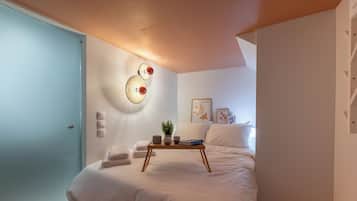 1 habitación, decoración personalizada y cortinas blackout