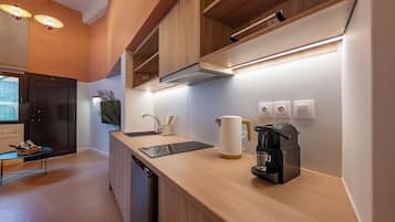 Deluxe Apartment, 1 Bedroom, Non Smoking, Kitchenette | Private kitchen | Mini-fridge, stovetop, espresso maker, coffee/tea maker