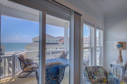 Luxurious Oceanfront B home w/pool, elevator, 6BR, steps to the sand and surf