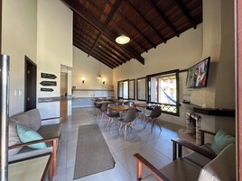 包含每日自助早餐