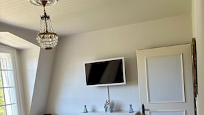 Kamar Quadruple Klasik, pemandangan kebun | Brankas dan Wi-Fi gratis