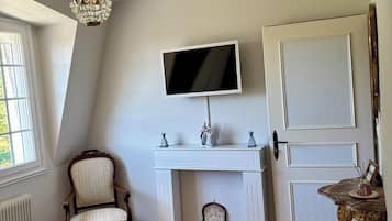 Habitación cuádruple clásica, vista al jardín | Caja de seguridad en la habitación y wifi gratis