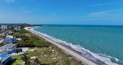 2-bedroom villa in gorgeous Fort Pierce with AC, WiFi, fitness room