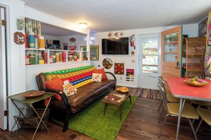Interior - Grandma's Groovy Retro Lakefront Cabin near Branson and Silver Dollar City! (Reeds Spring)