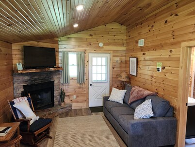 Cozy Sugar Pine Cottage
