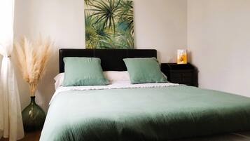 1 slaapkamer, een strijkplank/strijkijzer, reisbedje, wifi