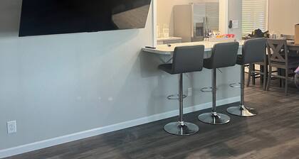 Newly Remodeled! 3Bed/2Bath house w/bonus adult bunk beds! Close to KSU stadium!