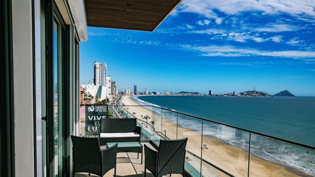 Luxury Apartment, Balcony, Beach View | Pemandangan balkoni
