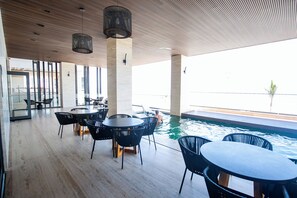 Außenpool, Cabañas (kostenlos), Sonnenschirme