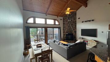 Smart TV, fireplace, stereo