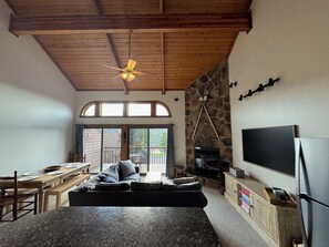 Smart TV, fireplace, stereo