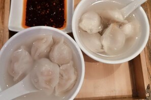 Comida y bebida