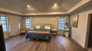 5 quartos, ferros/tábuas de passar roupa, Wi-Fi, roupa de cama