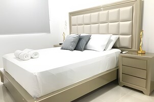 Cortinas blackout, tabla de planchar con plancha y wifi gratis 