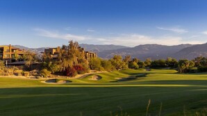 A golf course with a clubhouse and mountains in the background. - Ultimate Family Getaway Awaits at The Westin Desert Willow Villas – 2 BD Lockoff (Palm Desert)