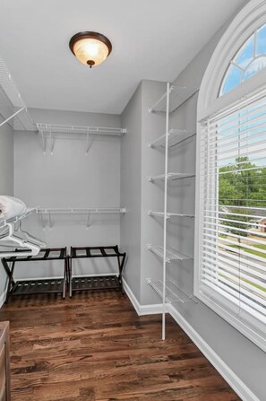 Interior - Whispering Winds of Lexington | Sleeps 8 (Lexington)