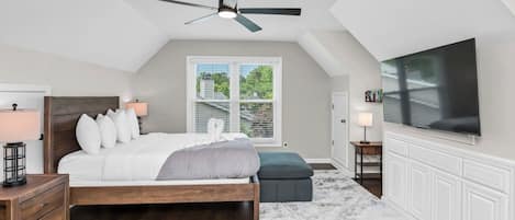 4 bedrooms, desk, iron/ironing board, travel crib