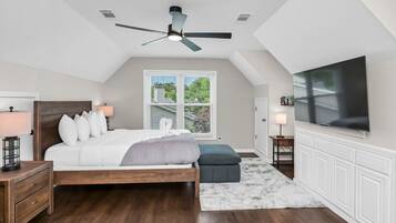 4 Schlafzimmer, Schreibtisch, Bügeleisen/Bügelbrett, Reisekinderbett