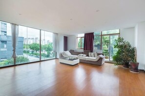 Ảnh chưa phân loại, 5 trong số 16 ảnh, nút