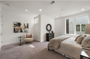 3 bedrooms, WiFi, bed sheets - 3-bedroom, 3.5 bath, 3 level luxury townhome in peaceful Atlanta with AC, WiFi (Atlanta)