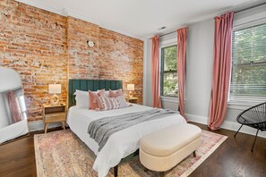 4 bedrooms, desk, iron/ironing board, travel crib