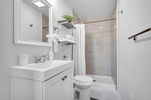 Classic House, Non Smoking, Air conditioning | Bathroom - Rainier Guesthouse - Walk to Metro (Seattle)