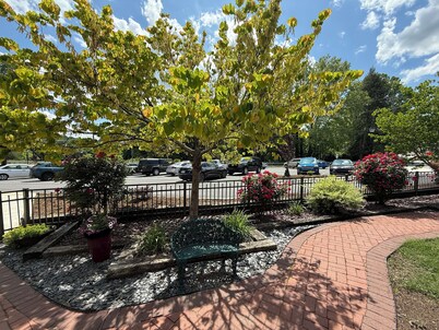 E&A Cottage in heart of downtown Elkin