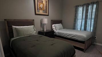 2 bedrooms, iron/ironing board, WiFi