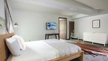 4 quartos, escrivaninha, ferros/tábuas de passar roupa