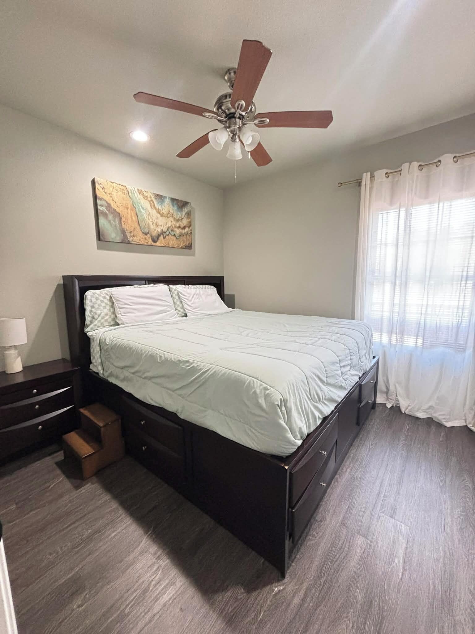 Iron/ironing board, WiFi, bed sheets