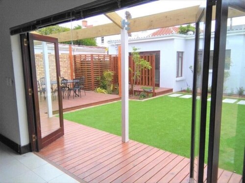 Spacious 4BR En-Suite Home – 5 Min to the Beach & Airport | Free WiFi & Parking