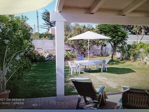 Outdoor dining - Villa rental in White Fountains for 4 people. (Fontane Bianche)
