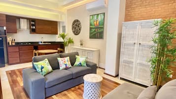 Suite superior, vistes a la piscina | Cuina privada