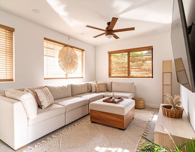 "Pineapple Perch" | Fully Renovated | A/C in Every Room