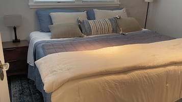 2 bedrooms, iron/ironing board, WiFi, bed sheets