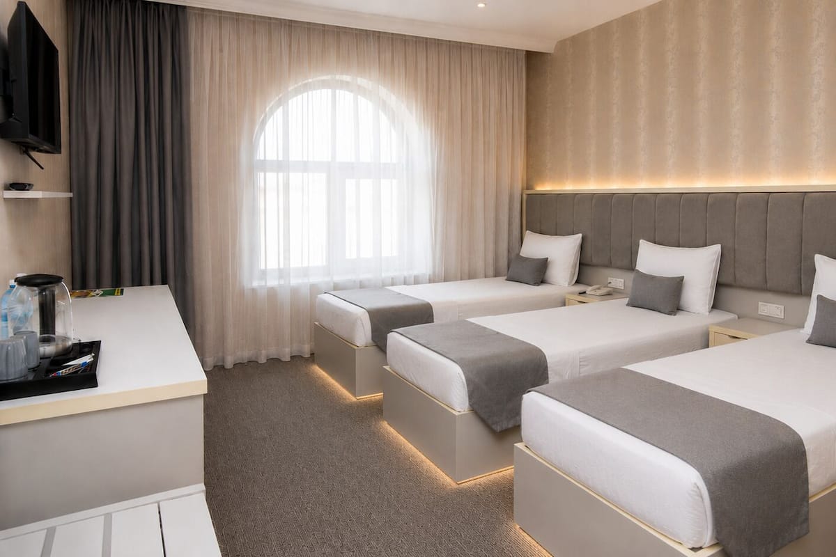 Classic Triple Room | Down comforters, in-room safe, desk, laptop workspace