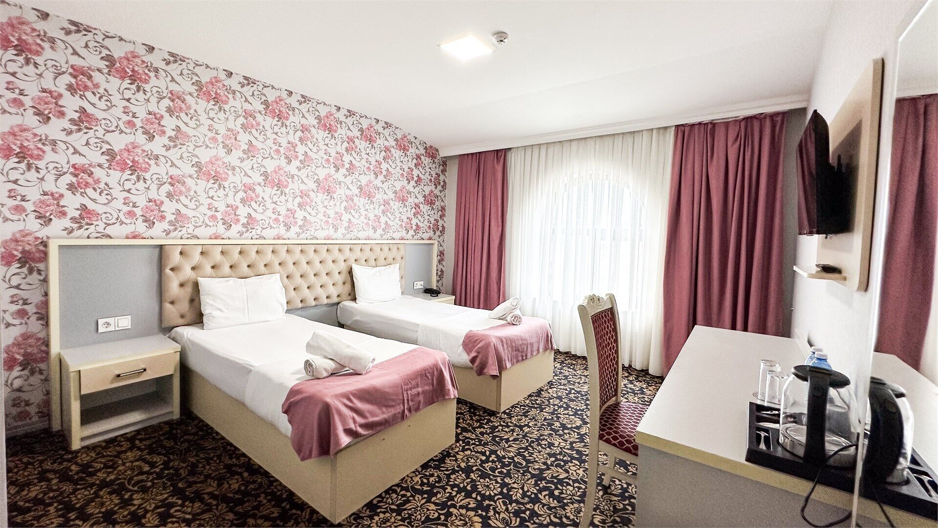 Down duvets, in-room safe, desk, laptop workspace