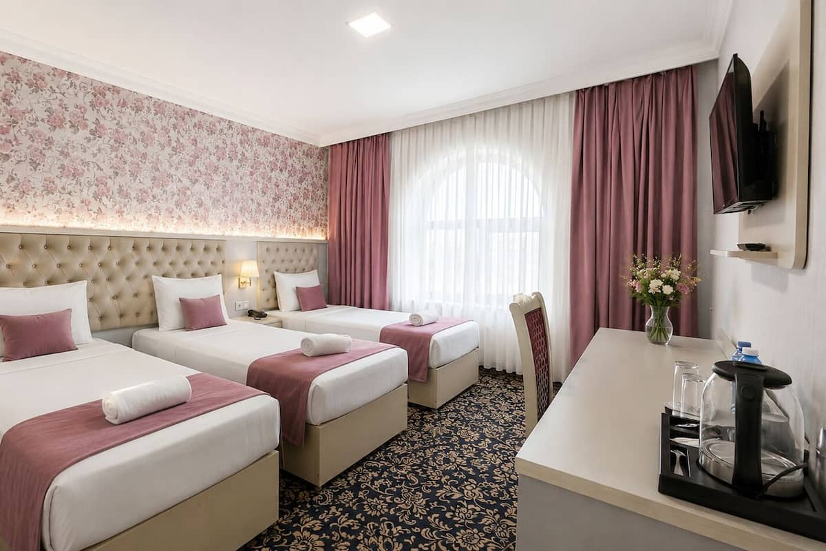 Classic Triple Room | Down comforters, in-room safe, desk, laptop workspace