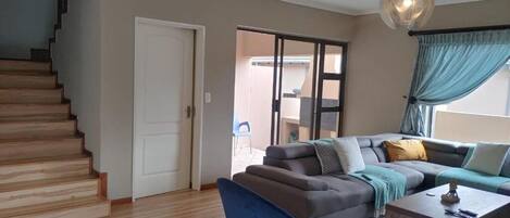 Smart TV, books, stereo