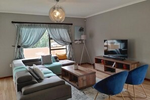 Smart TV, books, stereo