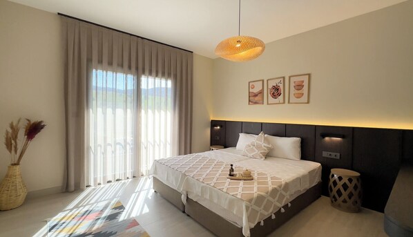 Double or Twin Room, Garden View | Minibar, in-room safe, laptop workspace, bed sheets - Urlivia (Urla)