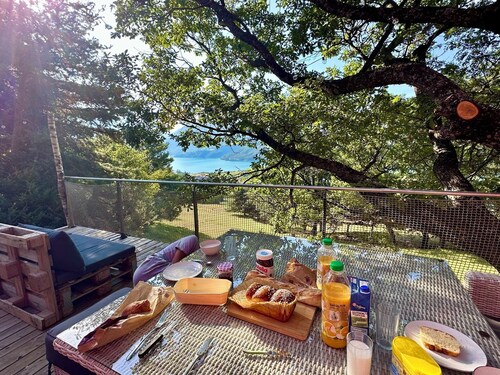 Unusual bus from Eden des Grisons, private Jacuzzi, view of Lac de Serre-Ponçon