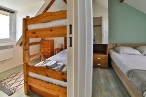 2 bedrooms, iron/ironing board, WiFi, bed sheets