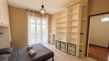 2 chambres, coffres-forts dans les chambres, bureau