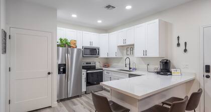 Modern family-friendly 2BR guesthouse with full kitchen and washer/dryer.