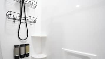 Secadora de cabello, bidet, toallas, jabón