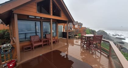 Luxurious Oceanfront Cabin 7 Getaway w Hot Tub