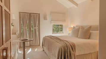 Casita | Sengetøy av topp kvalitet, dundyner, minibar og safe på rommet