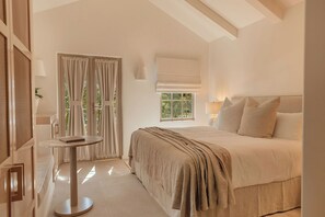 Casita | Premium bedding, down comforters, minibar, in-room safe